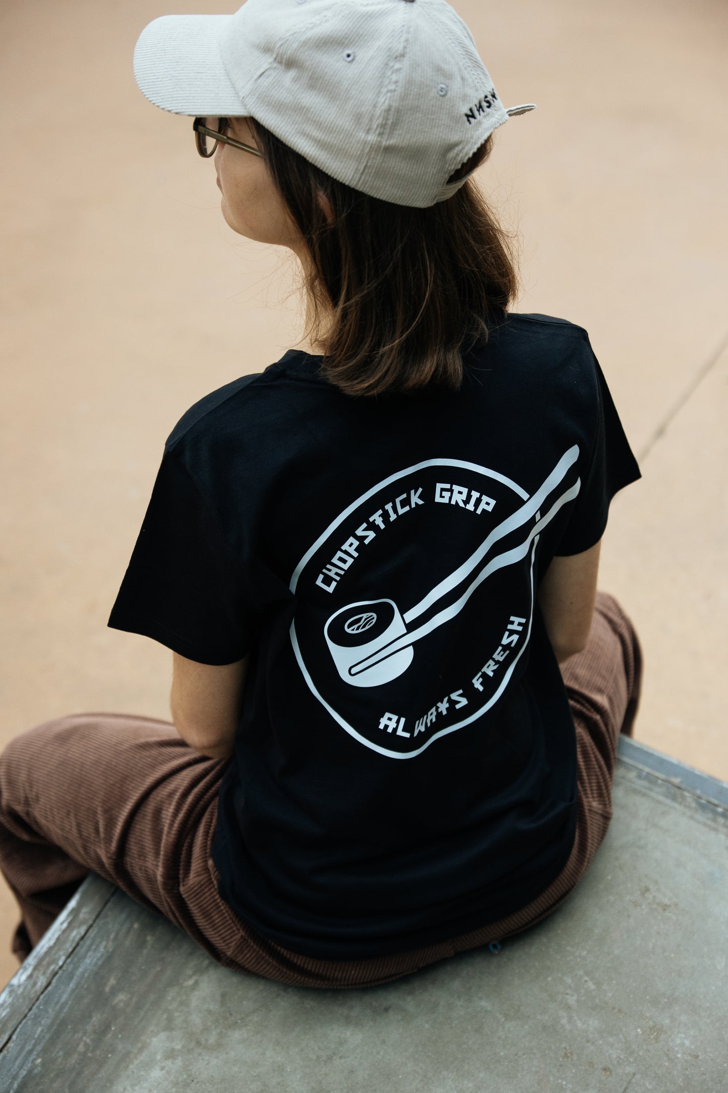 Chopstick grip Maki roll T-shirt Black